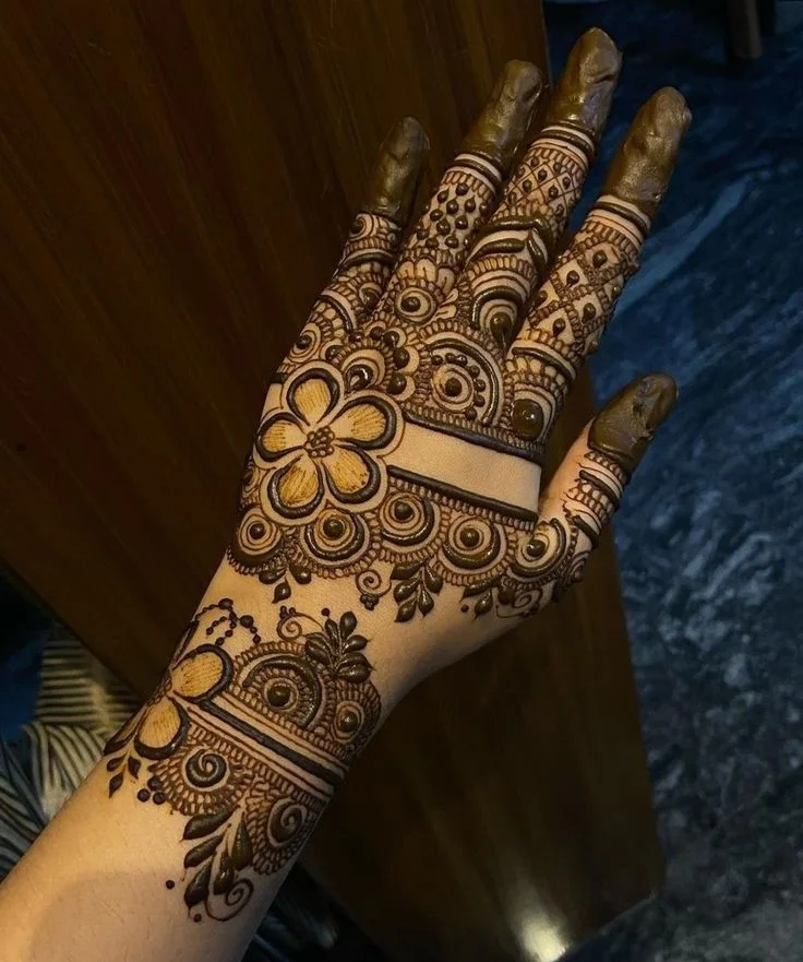 50+ Khafif Mehndi Designs – Simple & Stylish Design Try in 2026 13 Khafif Mehndi Design for Back Hand