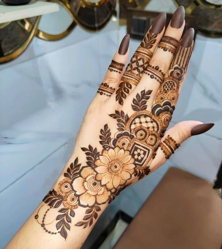 50+ Khafif Mehndi Designs – Simple & Stylish Design Try in 2026 8 Royal Khafif Mehandi Design
