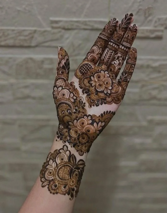 50+ Khafif Mehndi Designs – Simple & Stylish Design Try in 2026 16 Stylish Khafif Mehndi for Eid