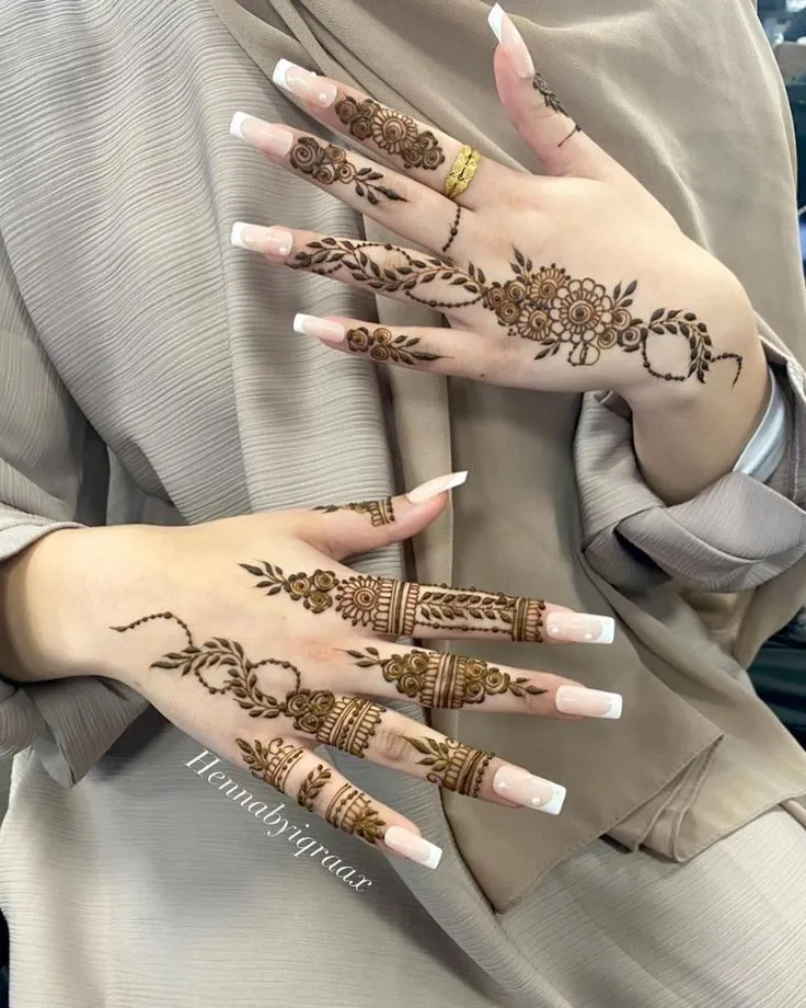 Finger Mehndi Design: 40+ Ideas for When the Event Is Tomorrow 37 Arabic Finger Mehndi Design