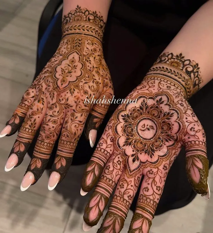 bold arabic outline with fine indian filling mehndi designs