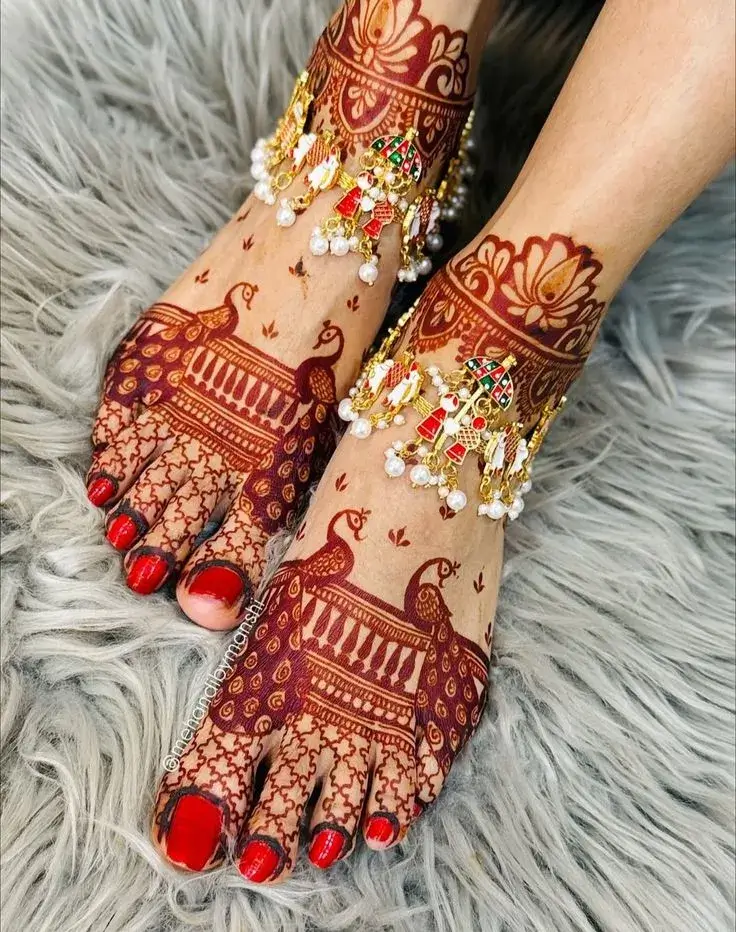 40+ Foot and Leg Mehndi Designs: Easy, Simple & Bridal Look for 2026 41 chain payal band mehndi designs