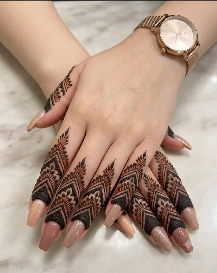 Finger Mehndi Design: 40+ Ideas for When the Event Is Tomorrow 27 chevron and zigzag bands finger mehndi design
