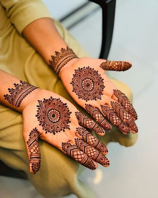 circle flower mehndi design for front hand