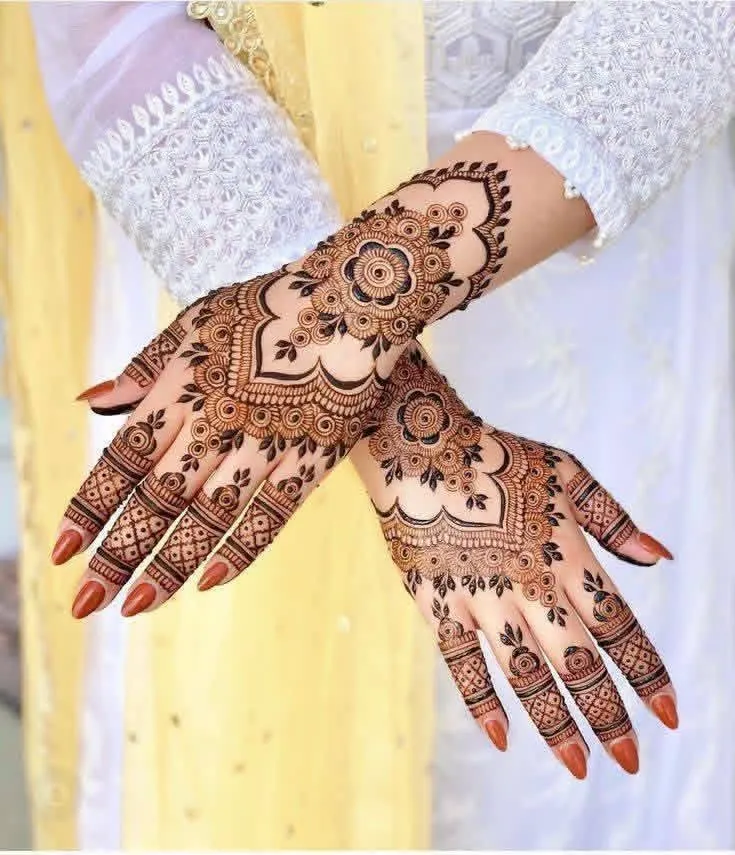 60+ Stylish Back Hand Mehndi Designs You Must Try in 2026! 12 classic khafif back hand mehndi design