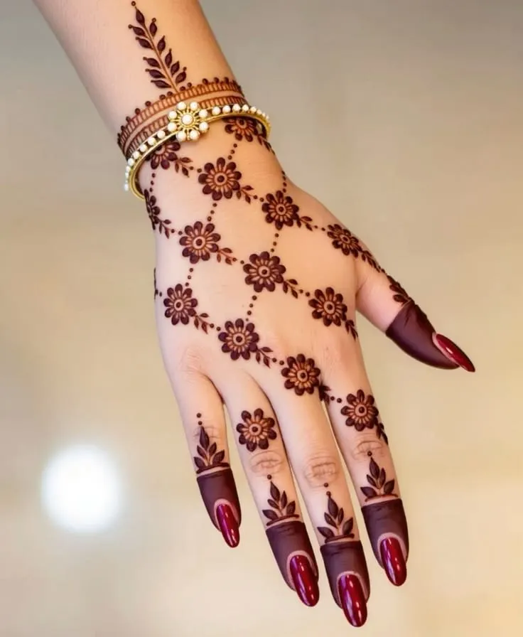 Finger Mehndi Design: 40+ Ideas for When the Event Is Tomorrow 30 continuous line art finger mehndi design