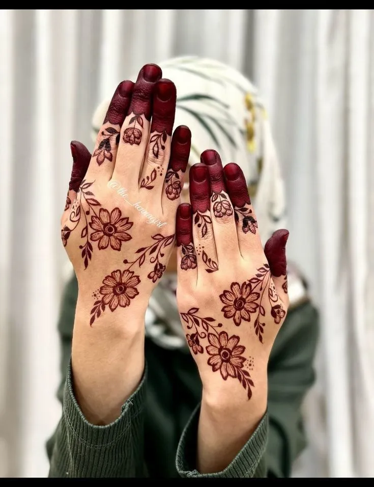 Finger Mehndi Design: 40+ Ideas for When the Event Is Tomorrow 38 flowing vine with shaded leaves finger mehndi design