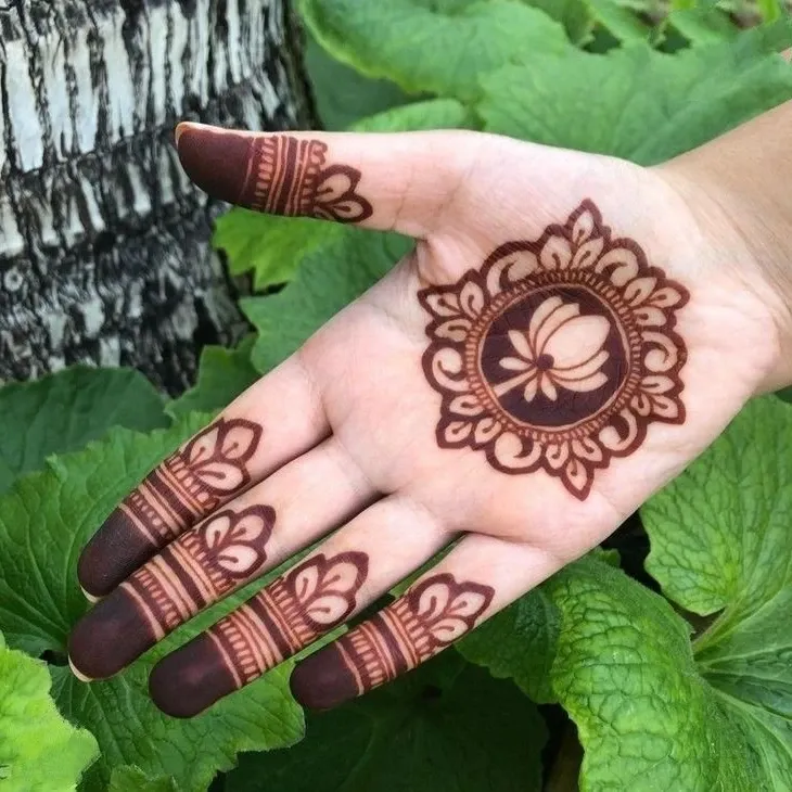 gol tikki palm front hand lotus flower mehndi designs