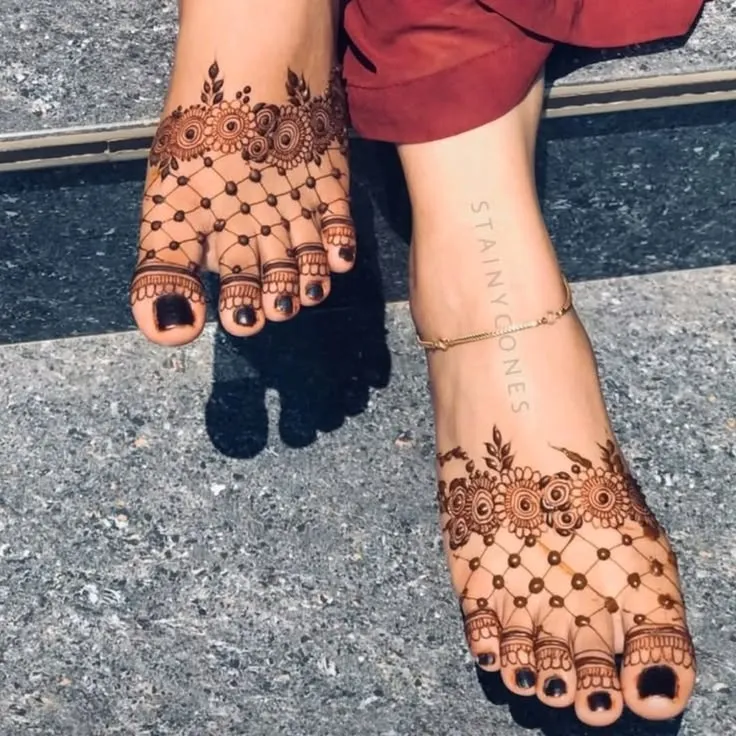 40+ Foot and Leg Mehndi Designs: Easy, Simple & Bridal Look for 2026 51 jaal with floral centre foot and leg mehndi design