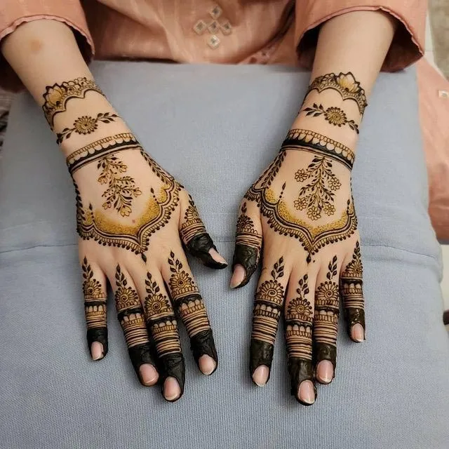 60+ Stylish Back Hand Mehndi Designs You Must Try in 2026! 16 jharokha back hand mehndi designs