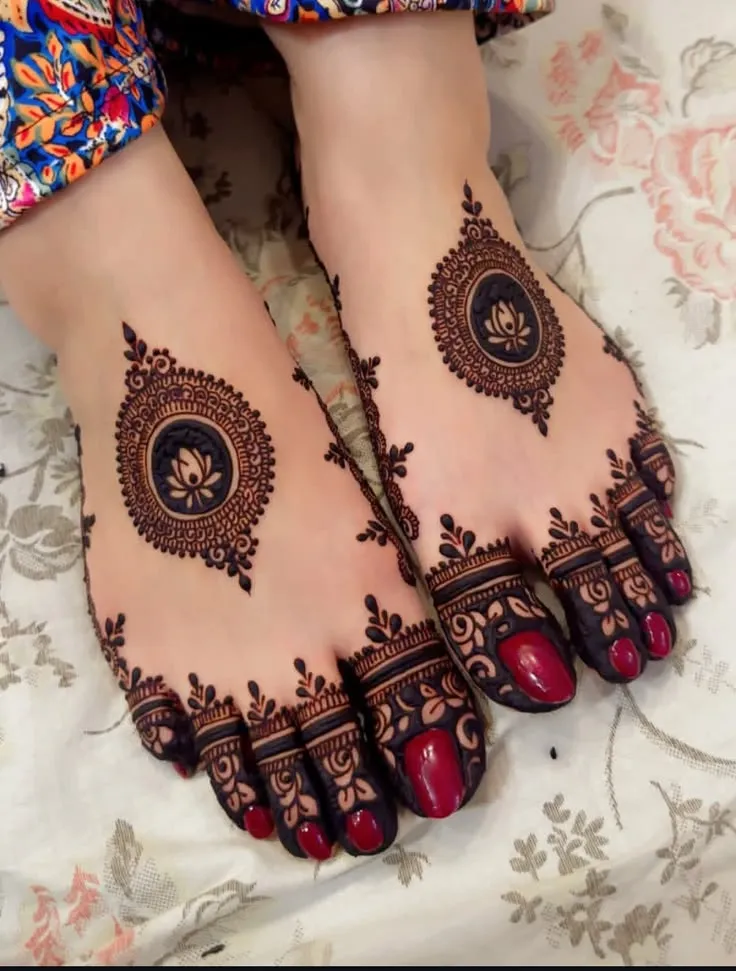 40+ Foot and Leg Mehndi Designs: Easy, Simple & Bridal Look for 2026 47 mandala with toe caps mehndi designs
