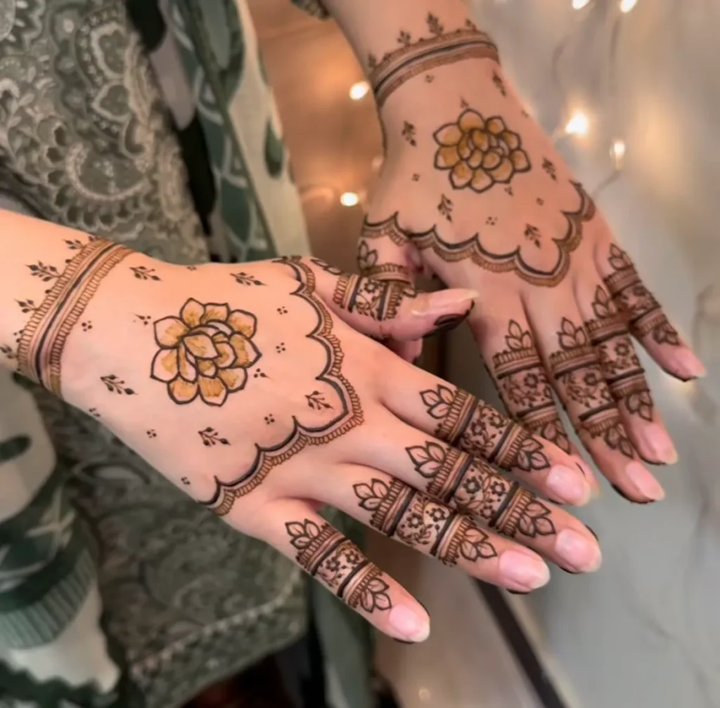 Finger Mehndi Design: 40+ Ideas for When the Event Is Tomorrow 45 mughal arch with florals finger mehndi design