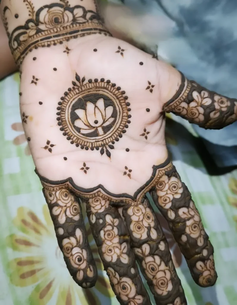 round palm centerpiece with petals arabic mehndi designs