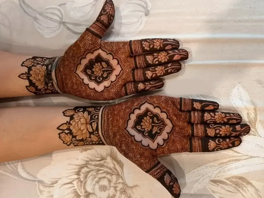 royal front hand with bold paisleys arabic mehndi designs