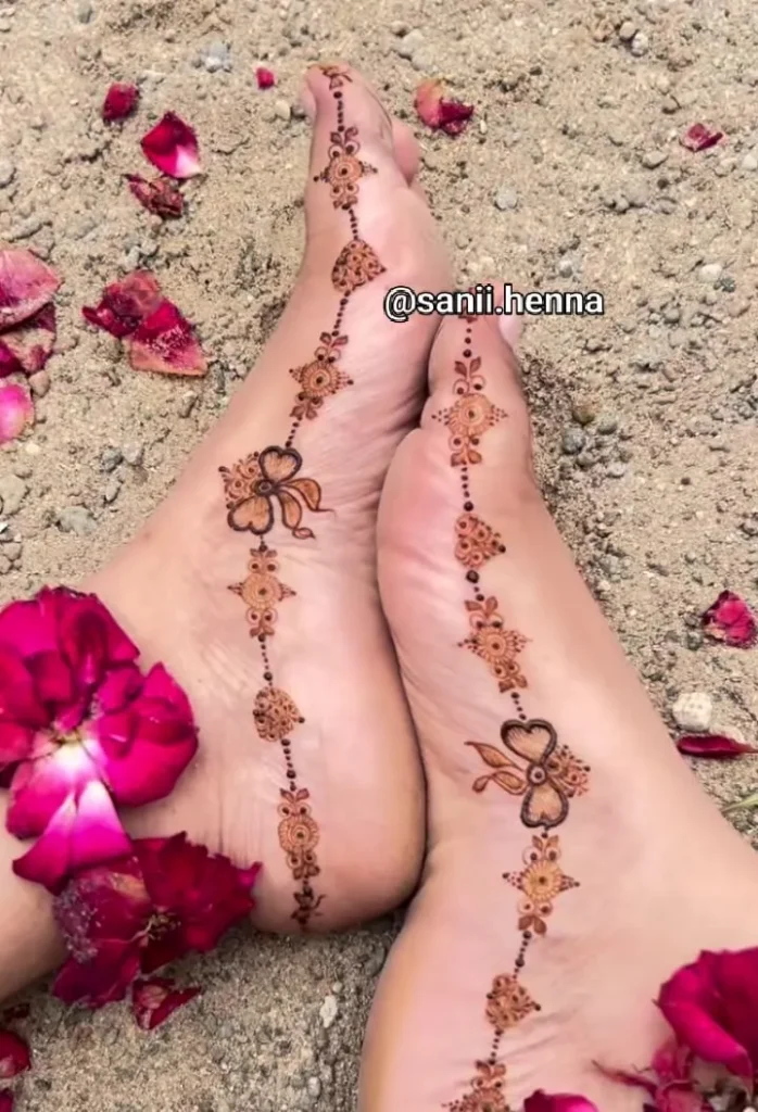 side trail from ankle to little toe arabic mehndi designs