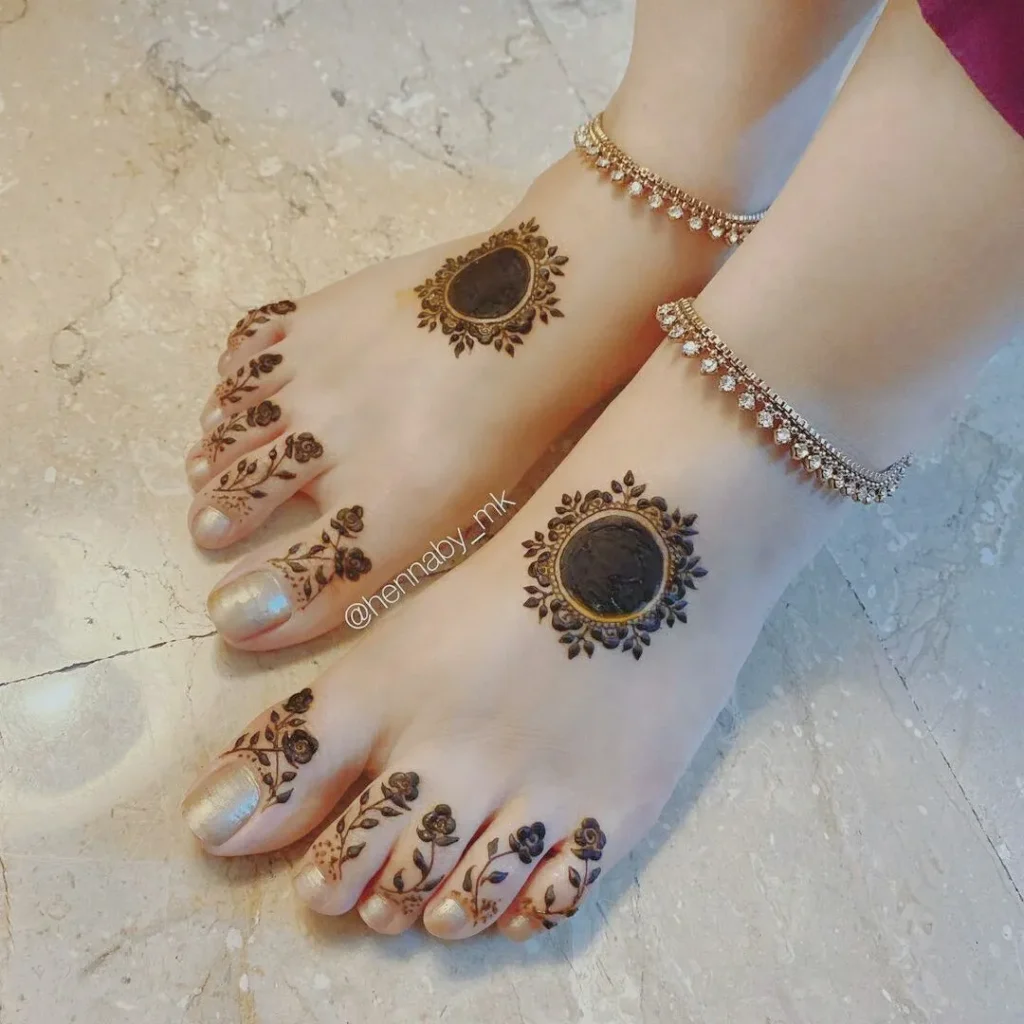 40+ Foot and Leg Mehndi Designs: Easy, Simple & Bridal Look for 2026 16 simple circle on the foot mehndi design