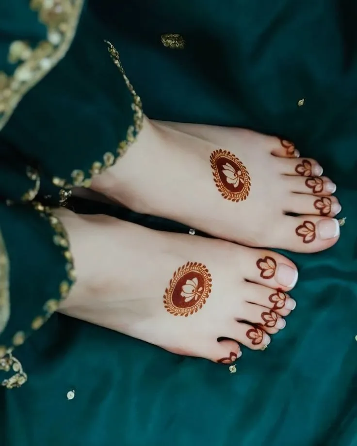 simple single lotus foot mehndi designs