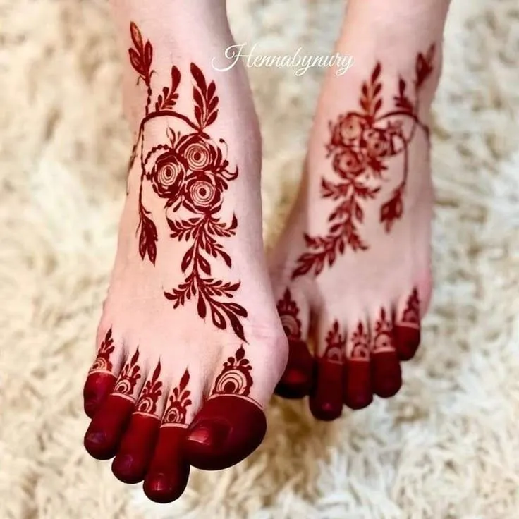 40+ Foot and Leg Mehndi Designs: Easy, Simple & Bridal Look for 2026 9 small flower on the instep foot mehndi design