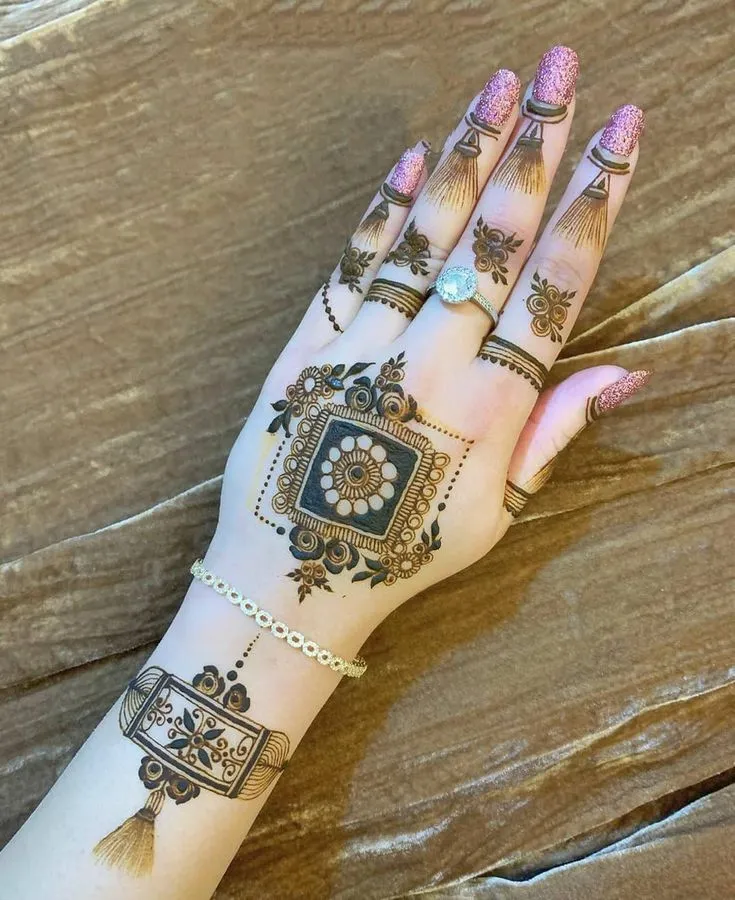 square back hand frame arabic mehndi designs