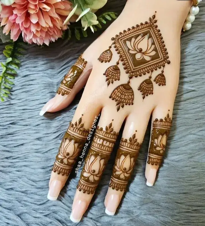 Finger Mehndi Design: 40+ Ideas for When the Event Is Tomorrow 55 teej finger mehndi design