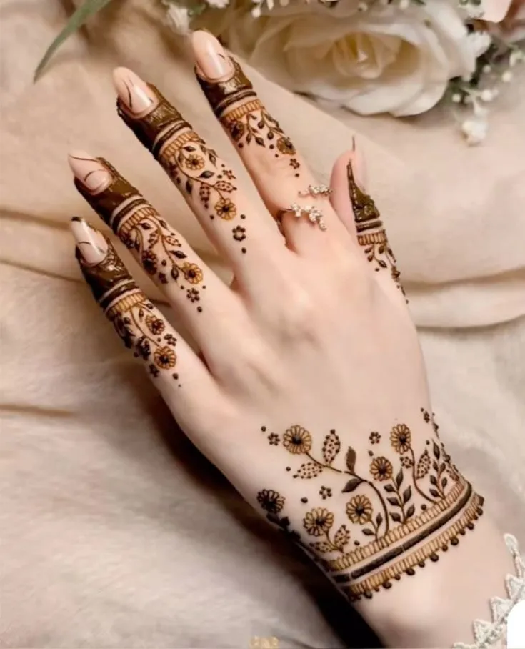 Finger Mehndi Design: 40+ Ideas for When the Event Is Tomorrow 7 three-line band finger mehndi design
