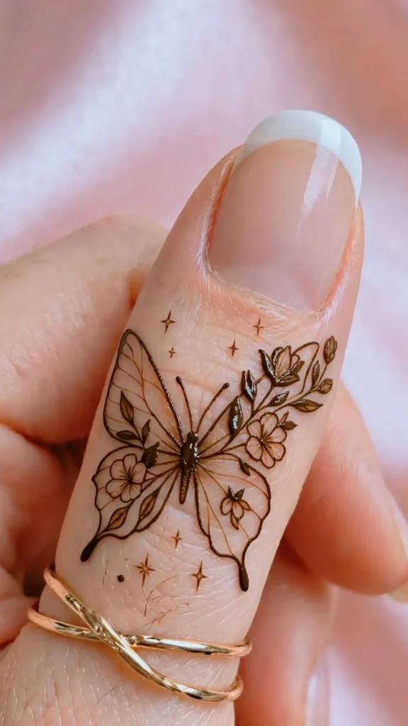Finger Mehndi Design: 40+ Ideas for When the Event Is Tomorrow 22 thumb accent mehndi design