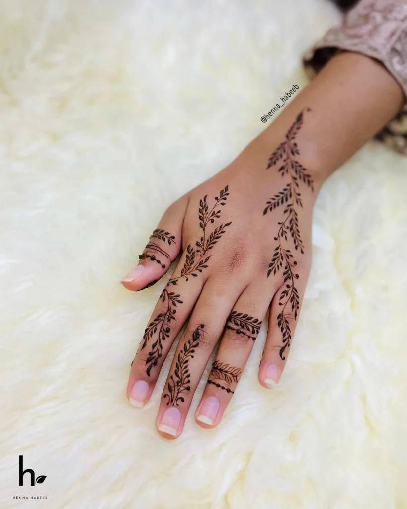 vine line along the edge of the hand arabic mehndi designs
