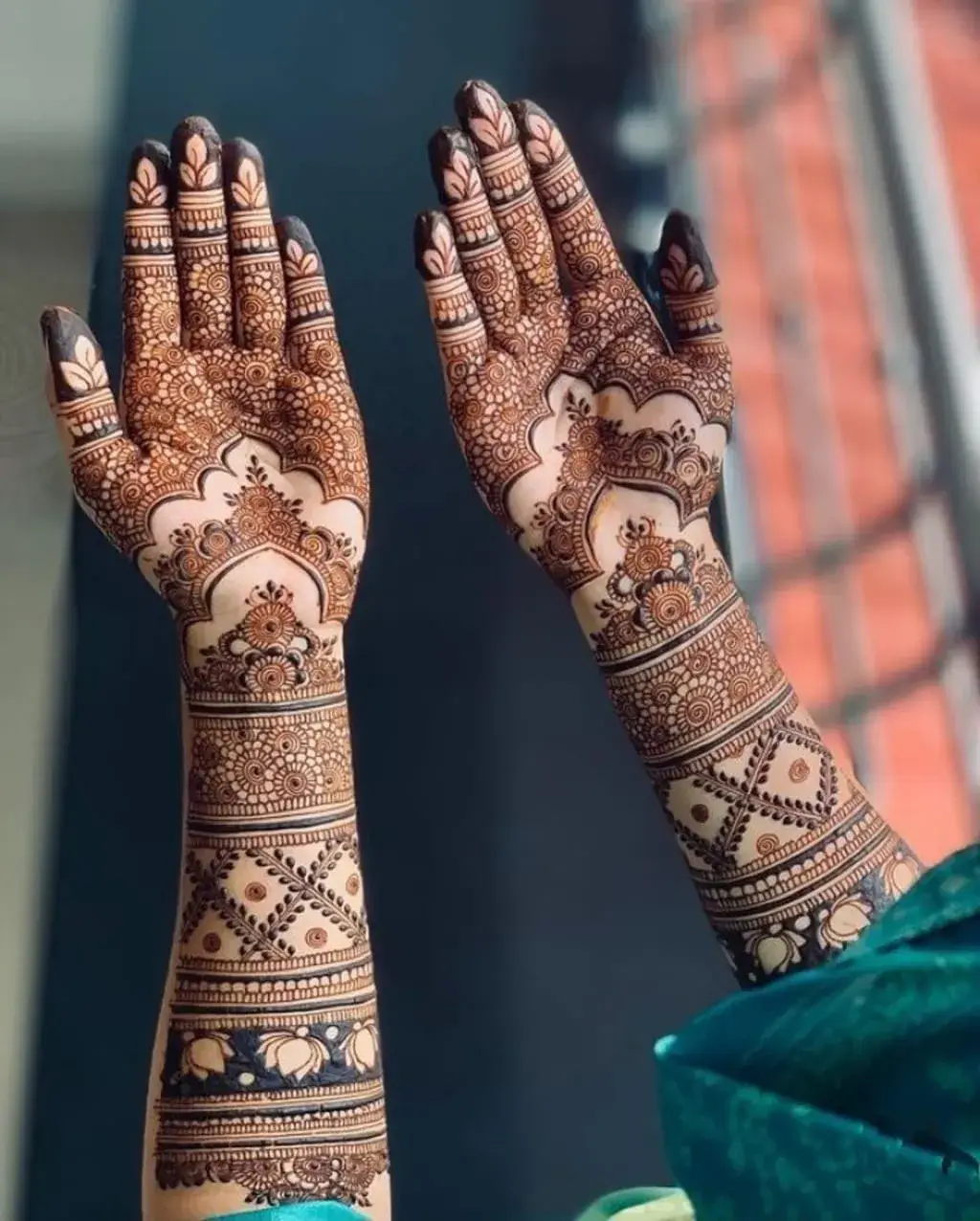 Home Page 35 Arabic Rose and Jaali Fusion Royal Front Hand Simple Mehndi Design