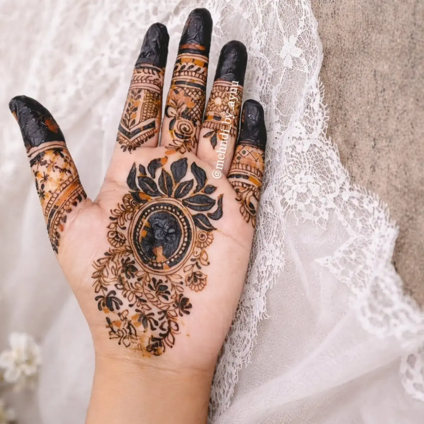 Home Page 38 Fusion Finger Detail Royal Front Hand Simple Mehndi Design