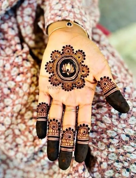 Home Page 21 Mandala with Finger Extensions Royal Front Hand Simple Mehndi Design